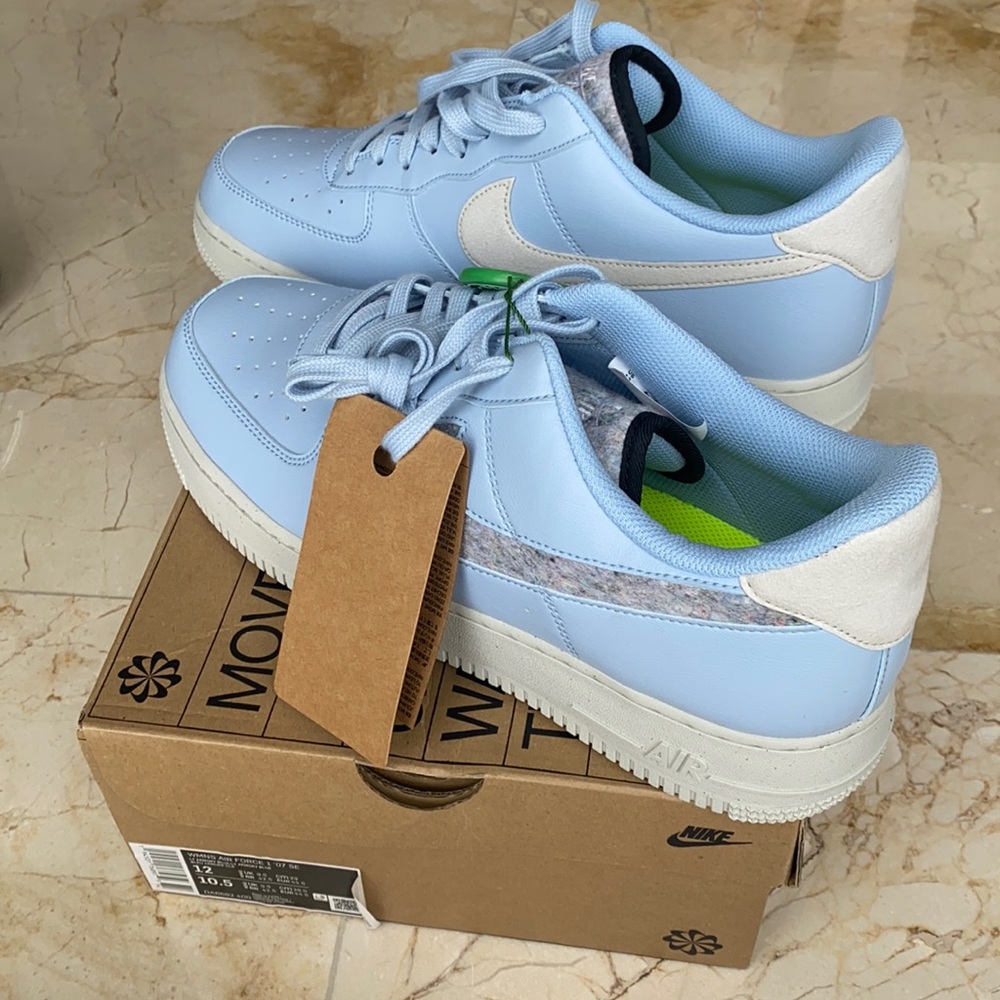Nike Air Force 1 ‘07 SE, Womens size 12